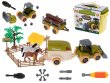 Farmársky traktor s ohradou a vozmi